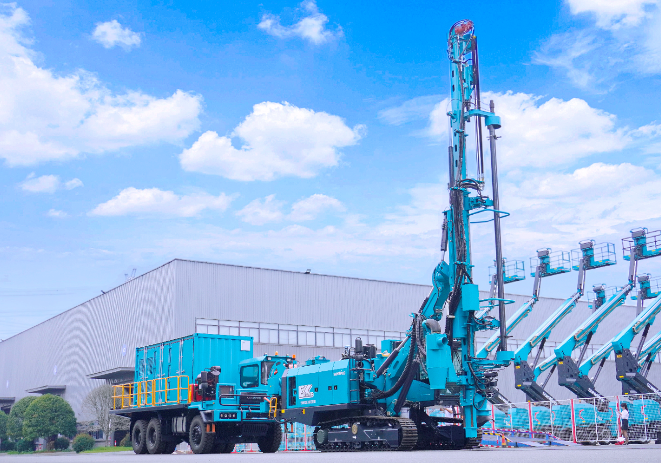 恒峰g22智能SWDE165EB电动潜孔钻机重磅下线，，，，开启绿色钻爆新时代