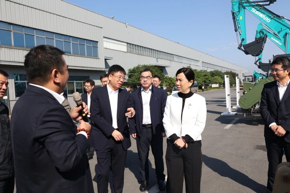 聚焦应急装备研爆发产，，，，，，，共探实战适配新路径——广州市应急治理局党委书记、局长叶芳调研恒峰g22智能