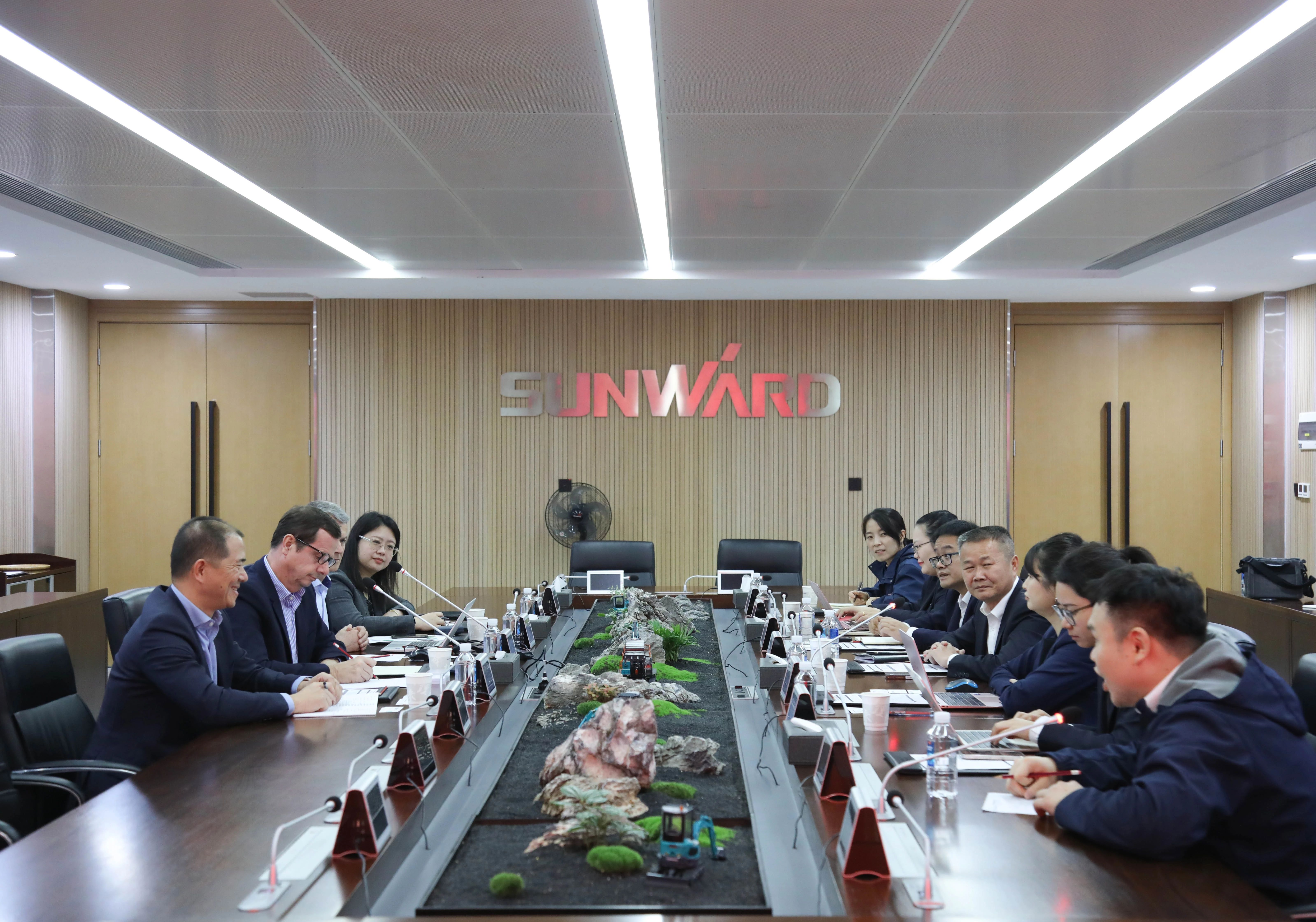 法巴租赁集团到访恒峰g22智能，，，，，，，，共拓相助新篇章