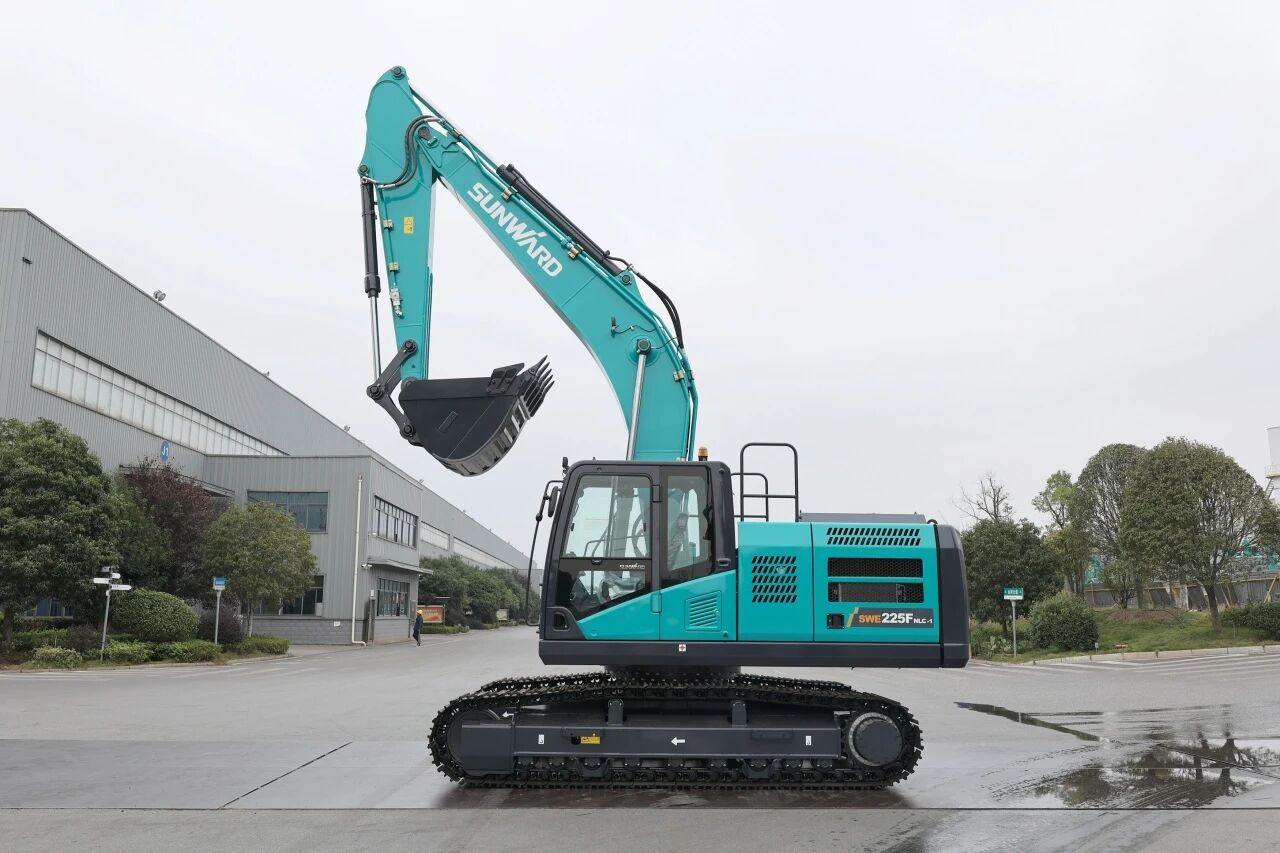 “双子星”闪灼！恒峰g22智能两款履带式液压挖掘机乐成下线