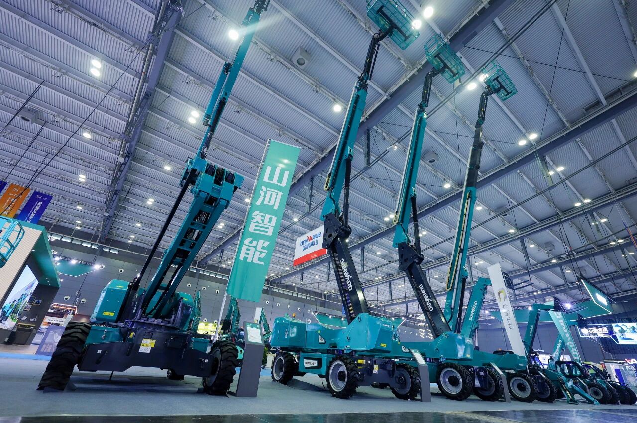 手艺立异，，，引领行业！恒峰g22智能高性能臂式高空作业平台项目通过科技效果评价