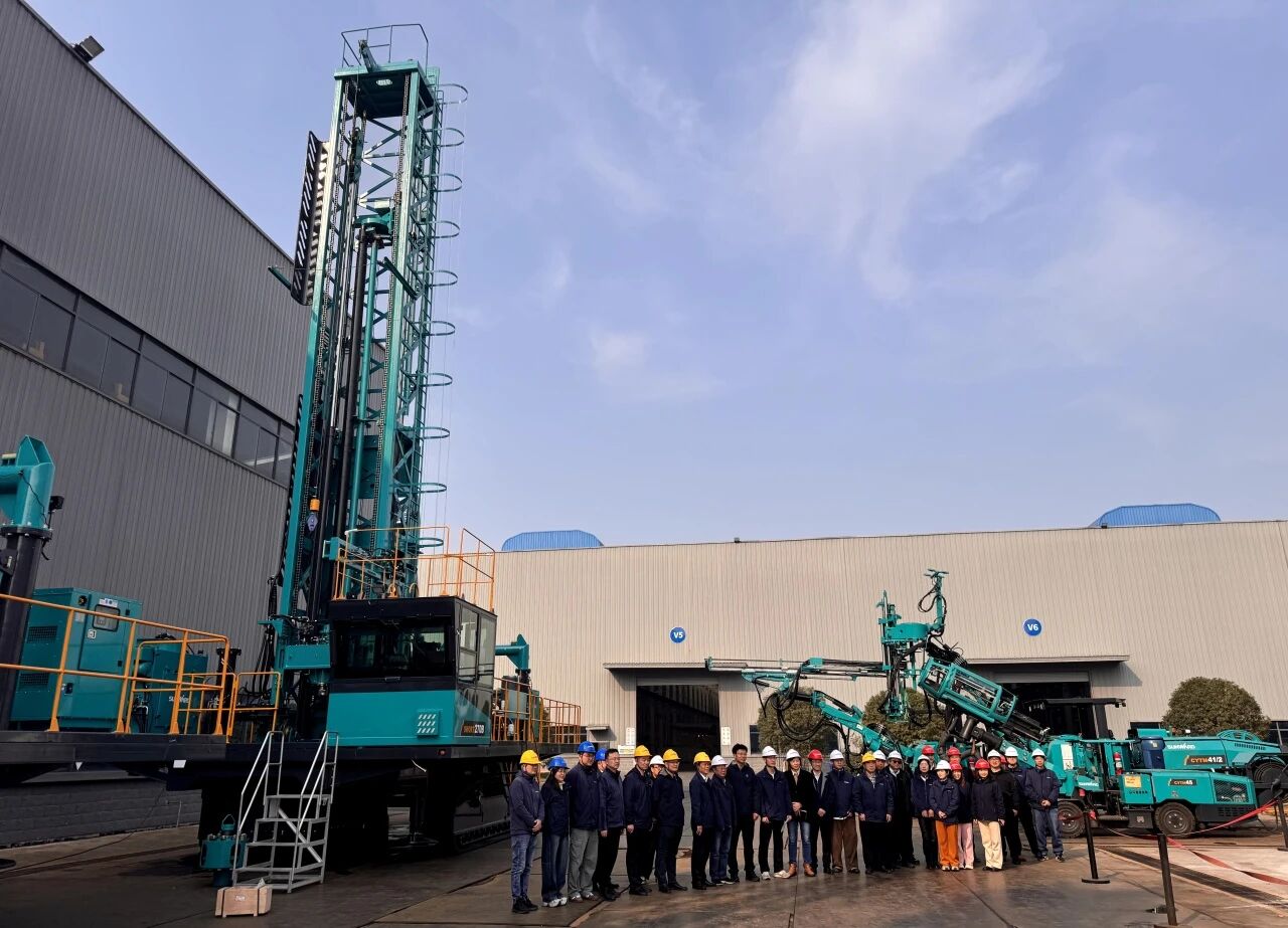 恒峰g22智能最大牙轮钻机进军南美高端矿山市场，，，，，彰显中国制造硬实力