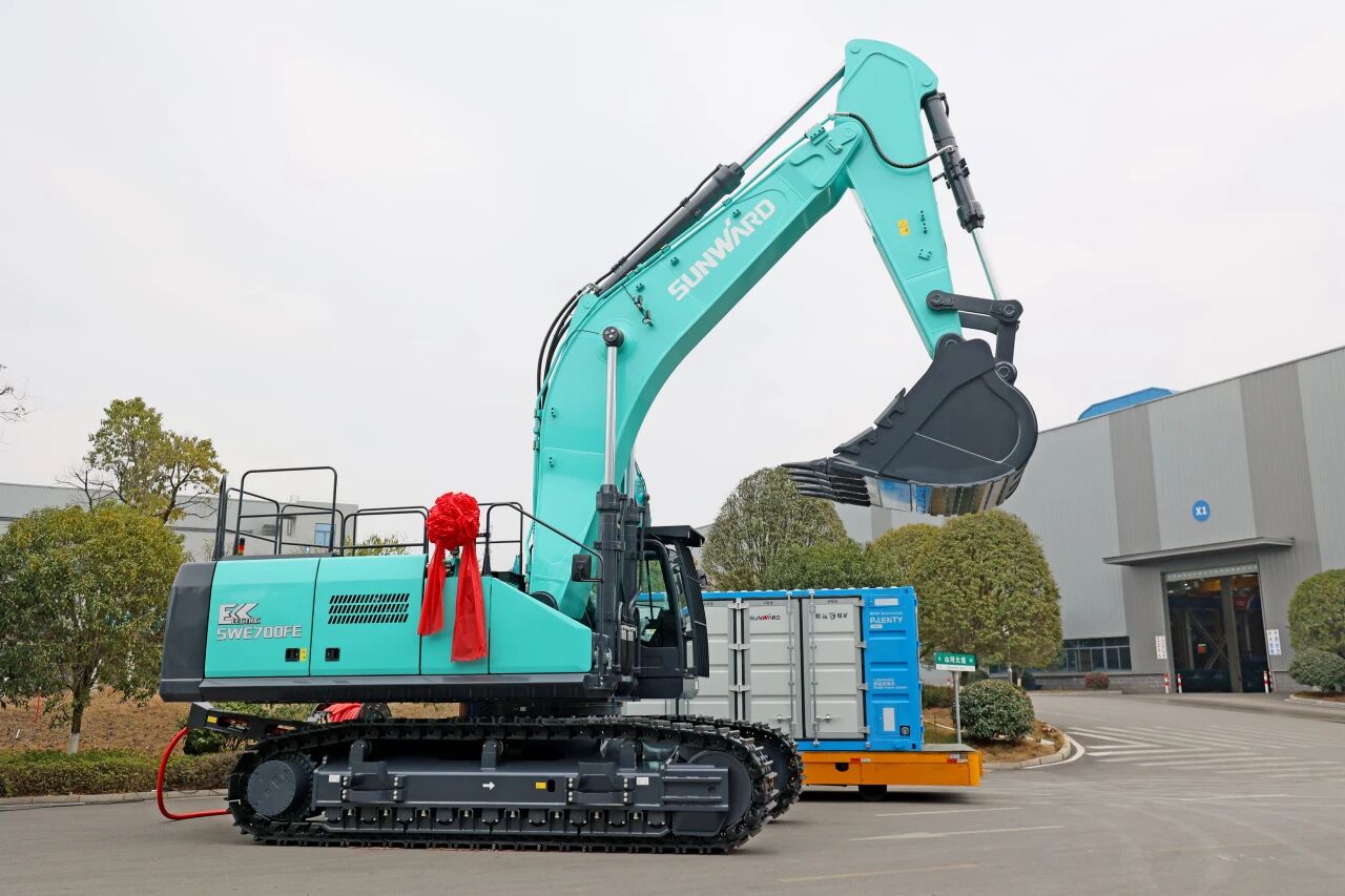 恒峰g22智能SWE700FE电动挖掘机乐成交付，，，，，，，助力打造绿色智慧矿山