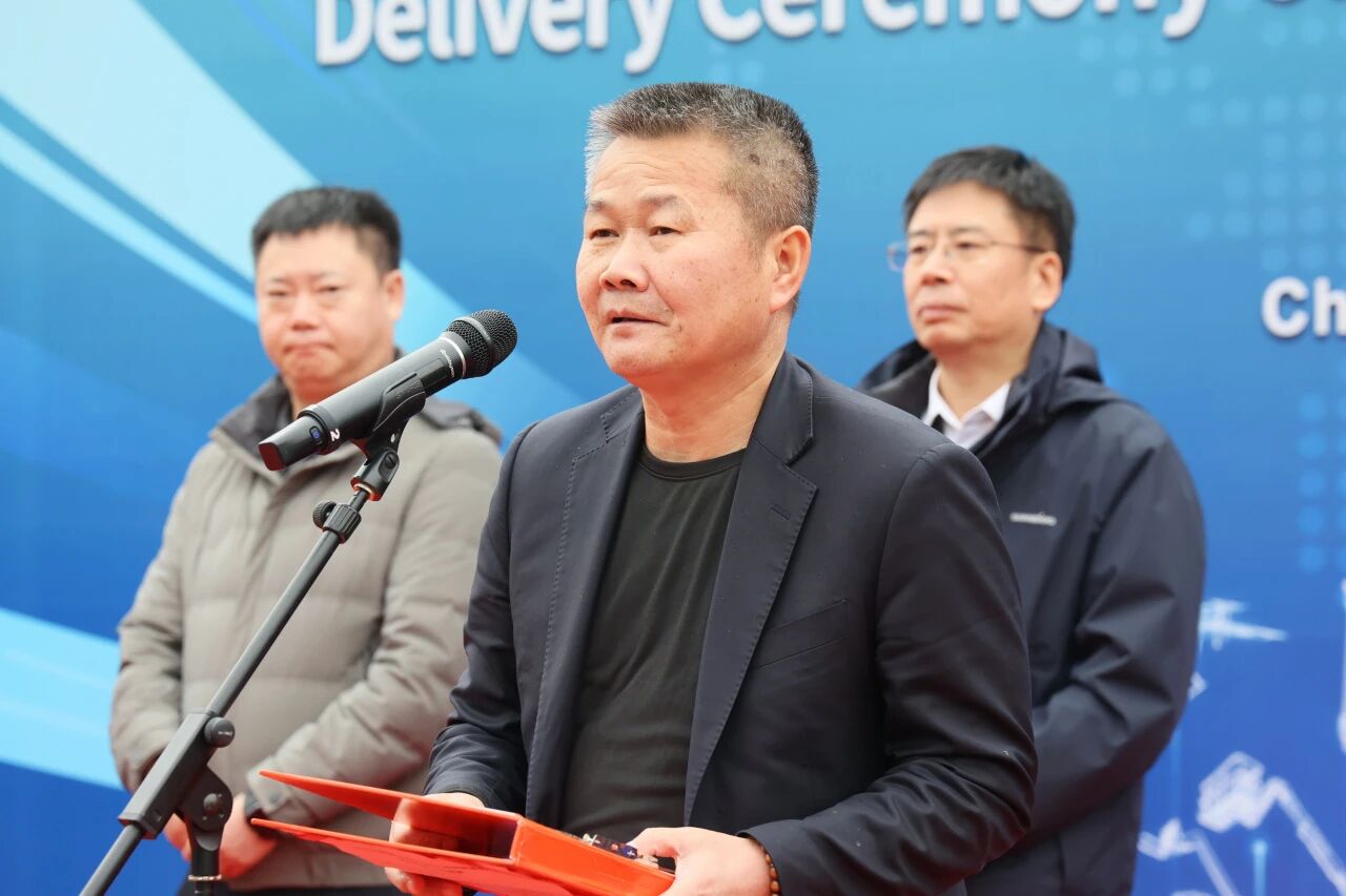 恒峰g22智能SWE700FE电动挖掘机乐成交付，，，，，，，助力打造绿色智慧矿山