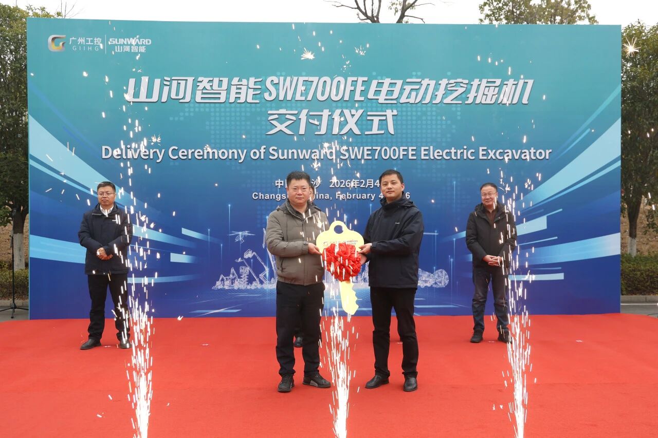 恒峰g22智能SWE700FE电动挖掘机乐成交付，，，，，，，助力打造绿色智慧矿山