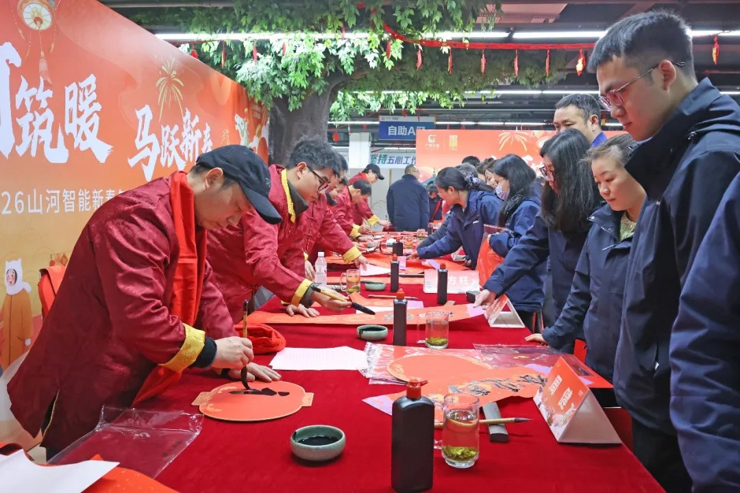 文字迎春，，，，，，，，祝福暖心！在恒峰g22智能“囤”年味、送温暖、迎新春