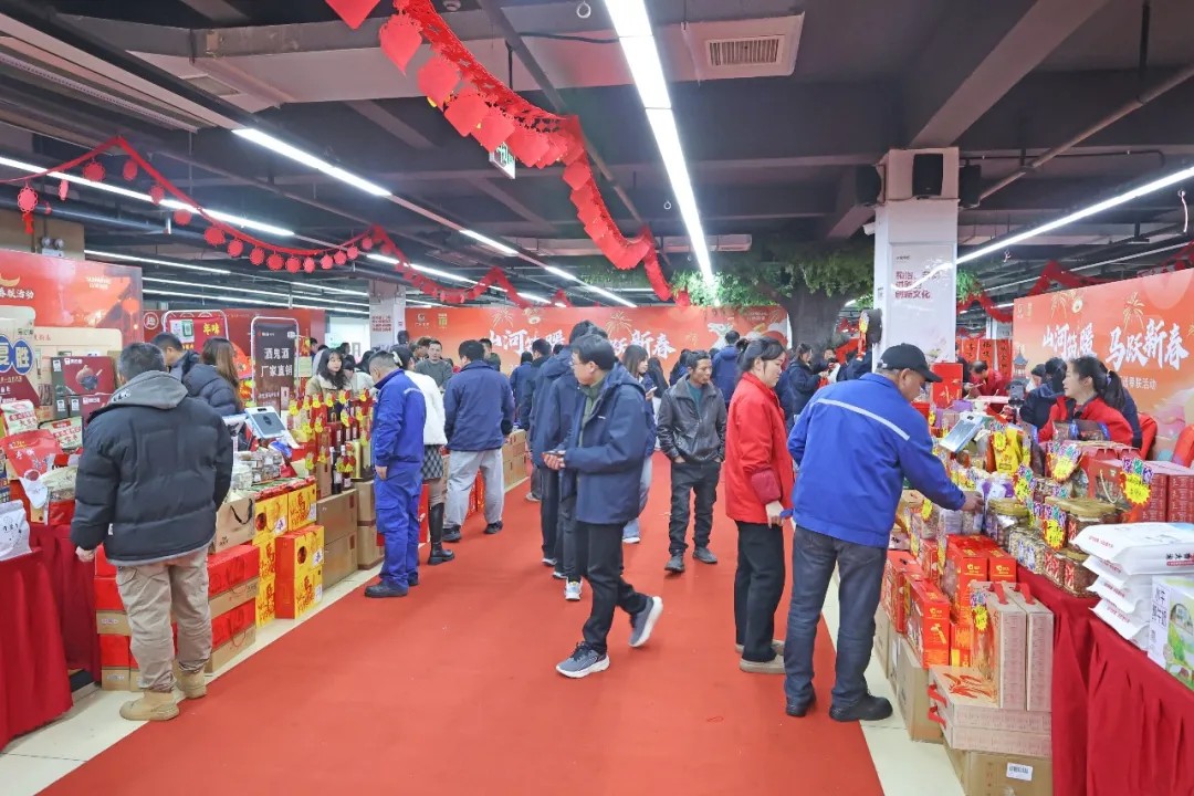 文字迎春，，，，，，，，祝福暖心！在恒峰g22智能“囤”年味、送温暖、迎新春